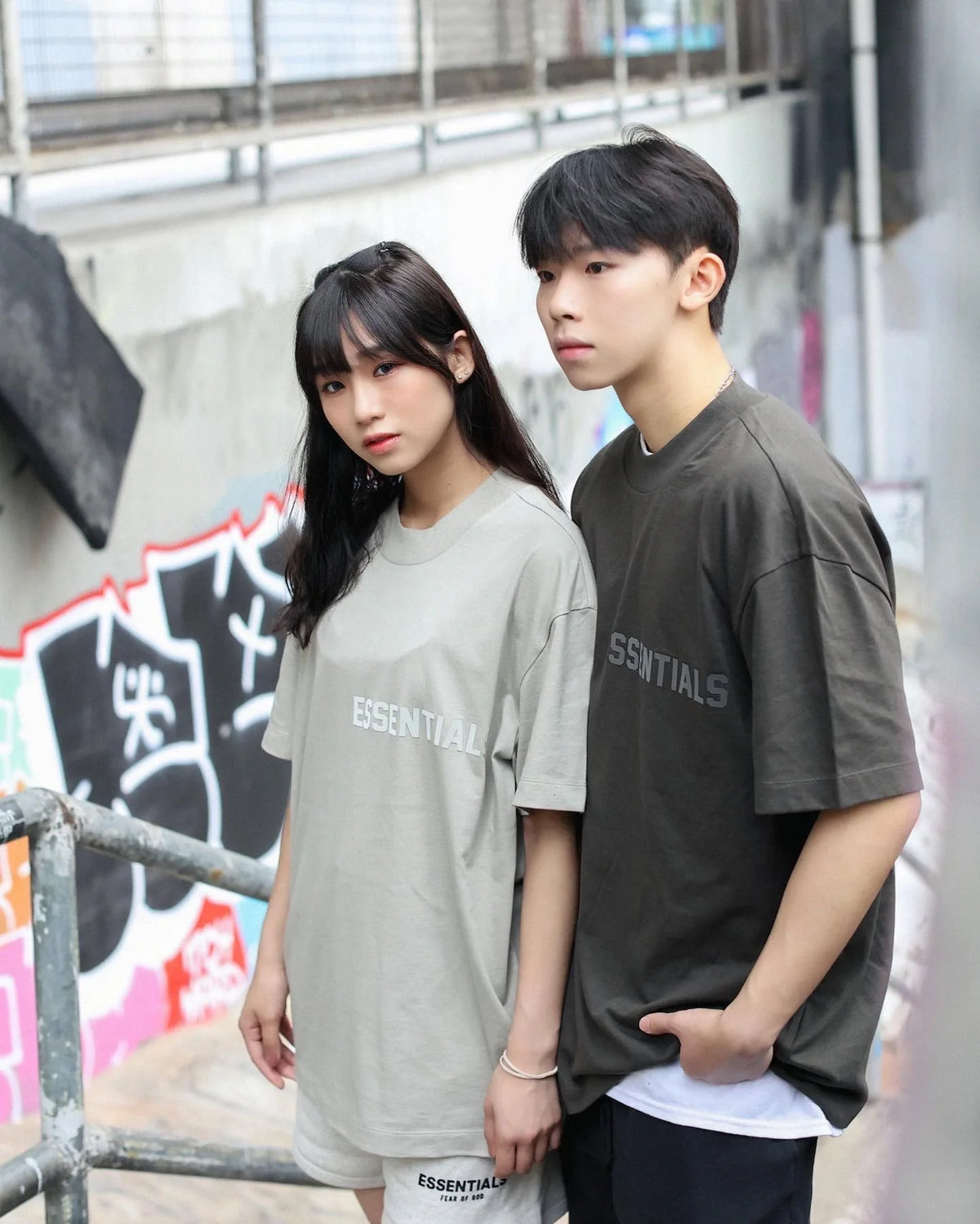 เสื้อ Essentials ทำไมถึงกำลังฮิตในไทย